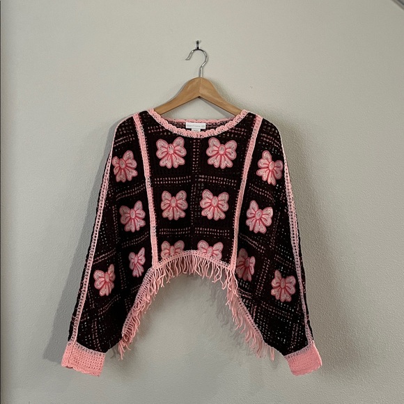 House of Harlow 1960 Sweaters - House of Harlow Pink Bow Crochet Poncho Free Size Coquette